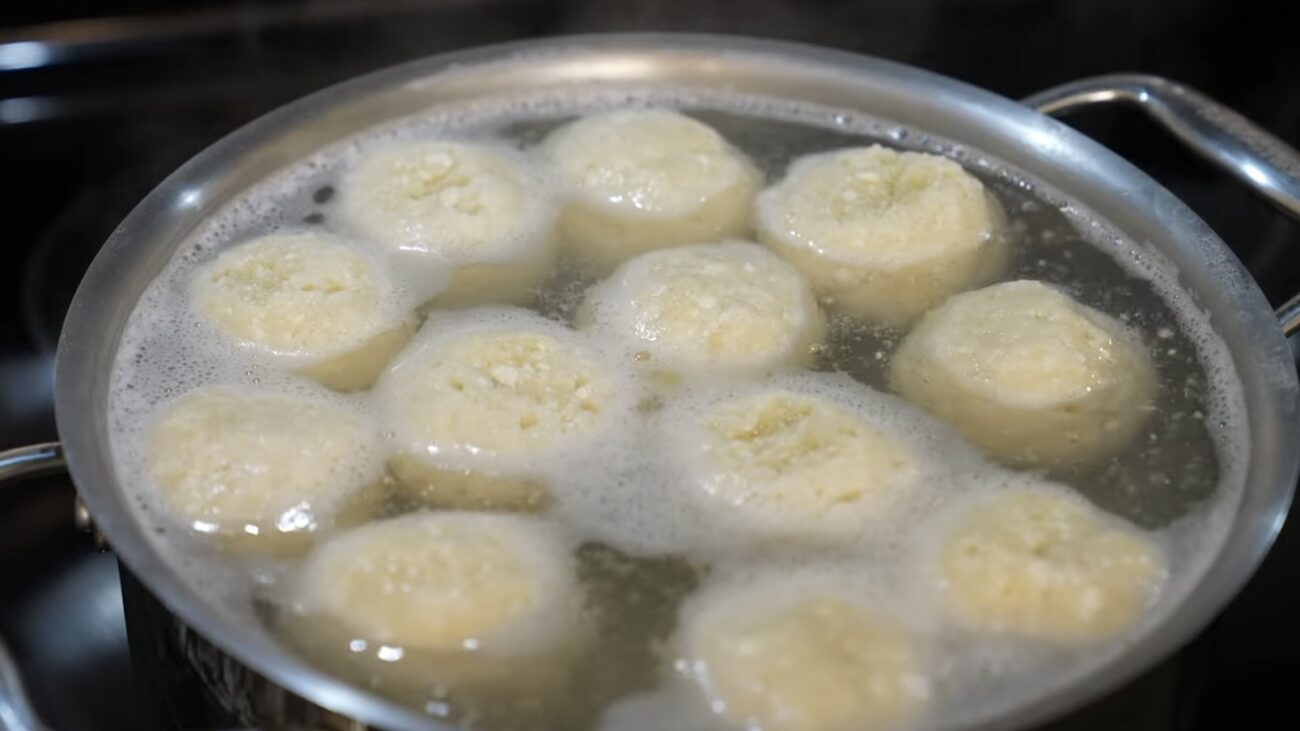 Господині показали, як приготувати ґомбовці по-закарпатськи - традиційний десерт Господині показали, як приготувати ґомбовці по-закарпатськи - традиційний десерт