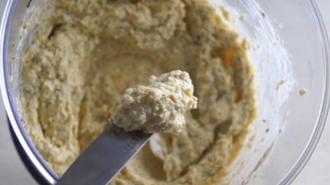 Господині поділилися рецептом смачної намазки з консервою і плавленим сирком Господині поділилися рецептом смачної намазки з консервою і плавленим сирком