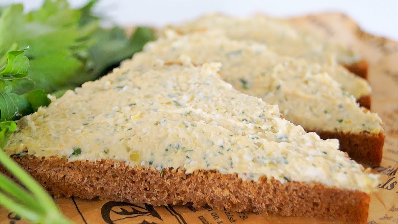 Господині поділилися рецептом смачної намазки з консервою і плавленим сирком 