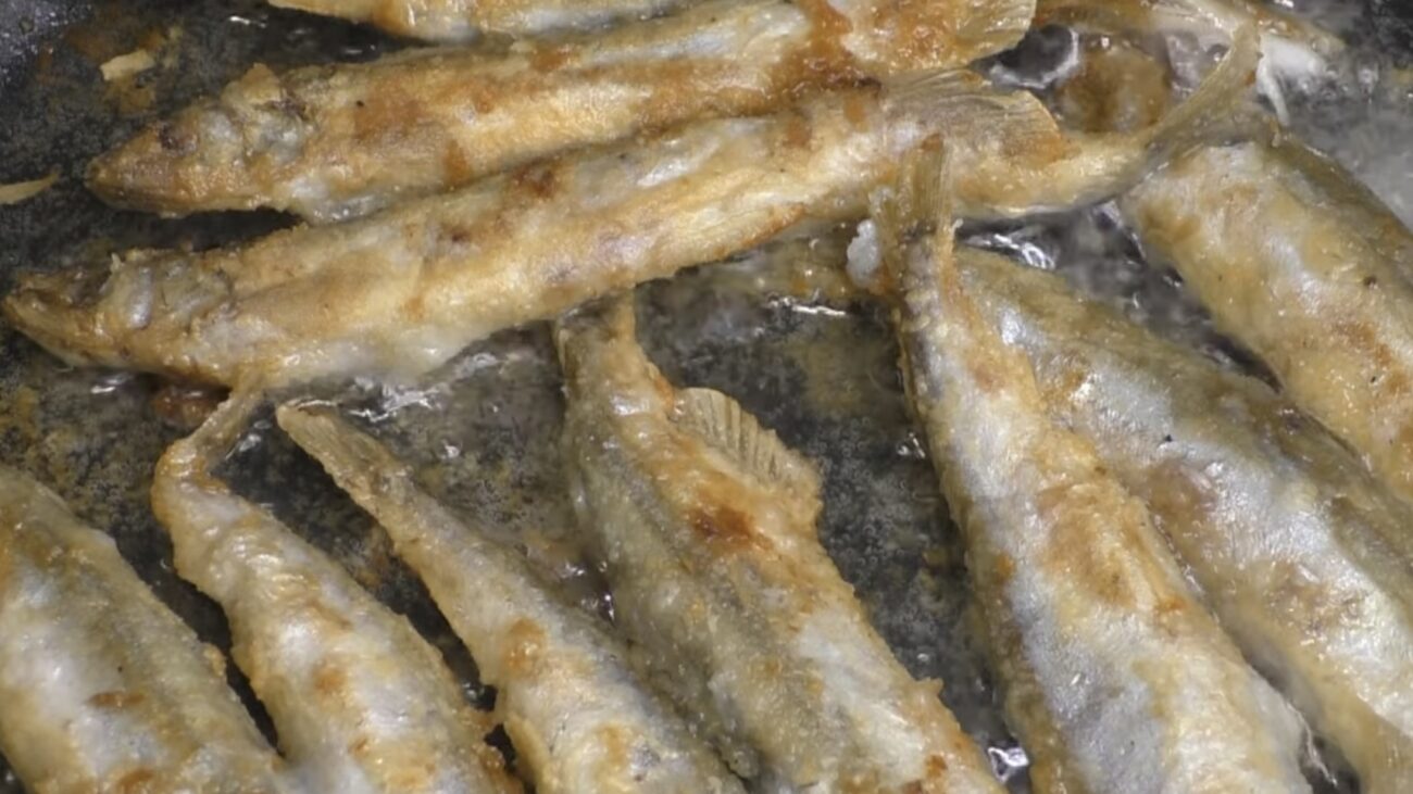 Господині розповіли, як готувати мойву, щоб не було запаху 