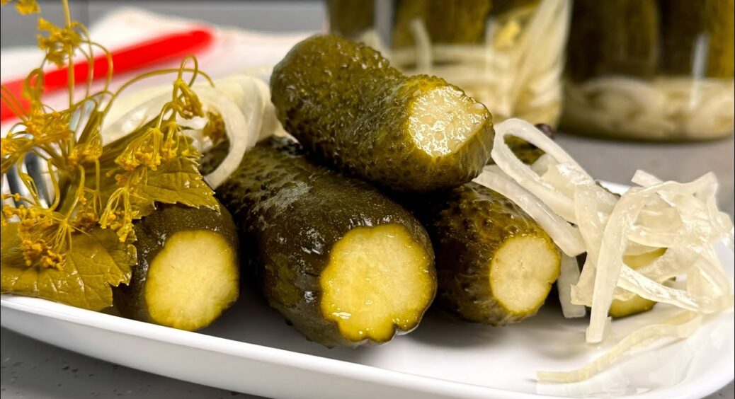 Рецепт маринованих огірків мені дістався у спадок від бабусі: на 1 літр розсолу солі та цукру тільки так 