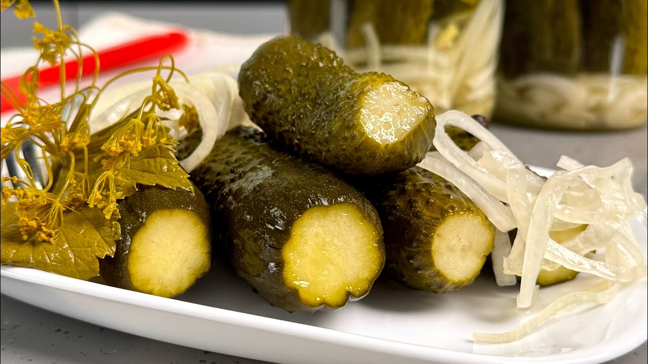 Господині розповіли рецепт хрустких та смачних маринованих огірків