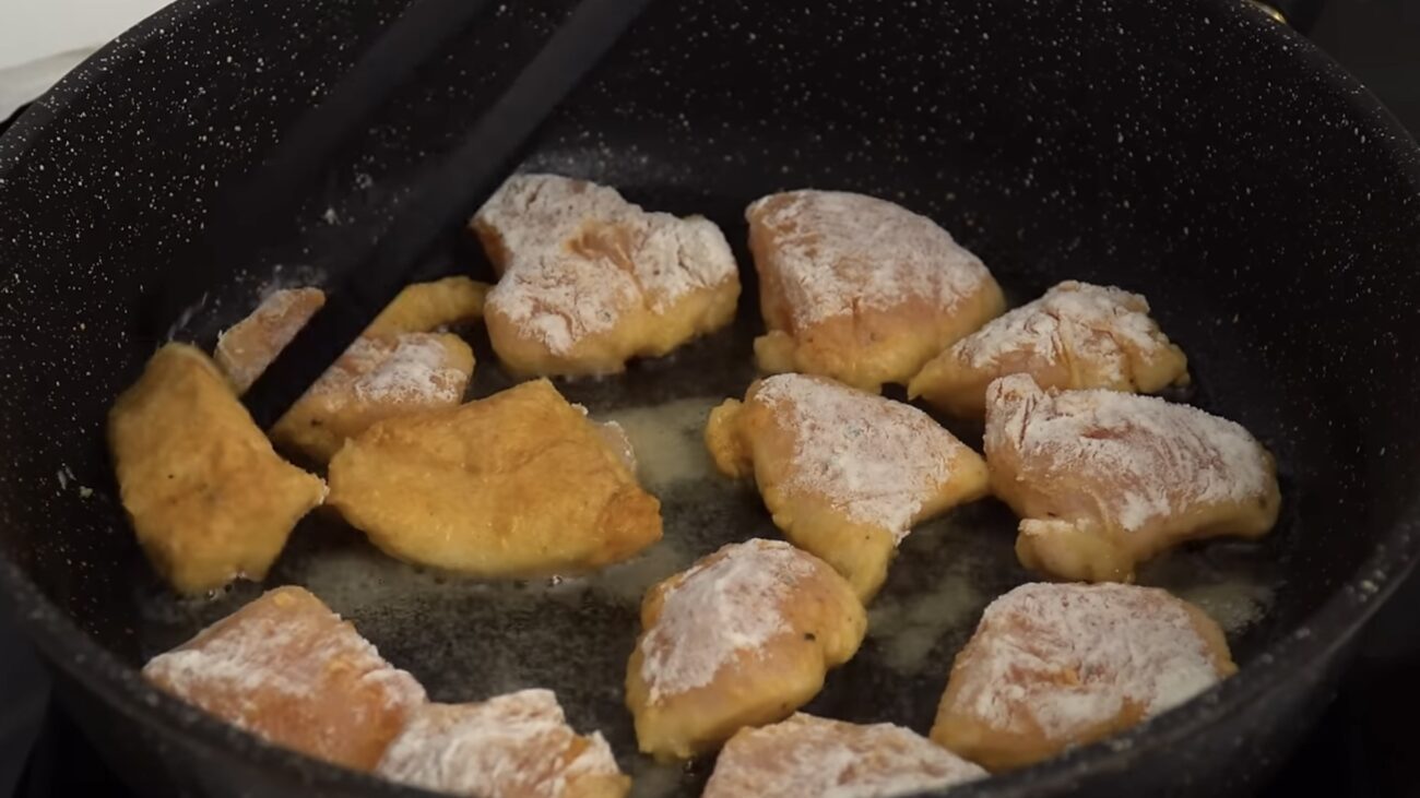Господині поділилися рецептом домашніх нагетсів, які смачніші за фастфуд 