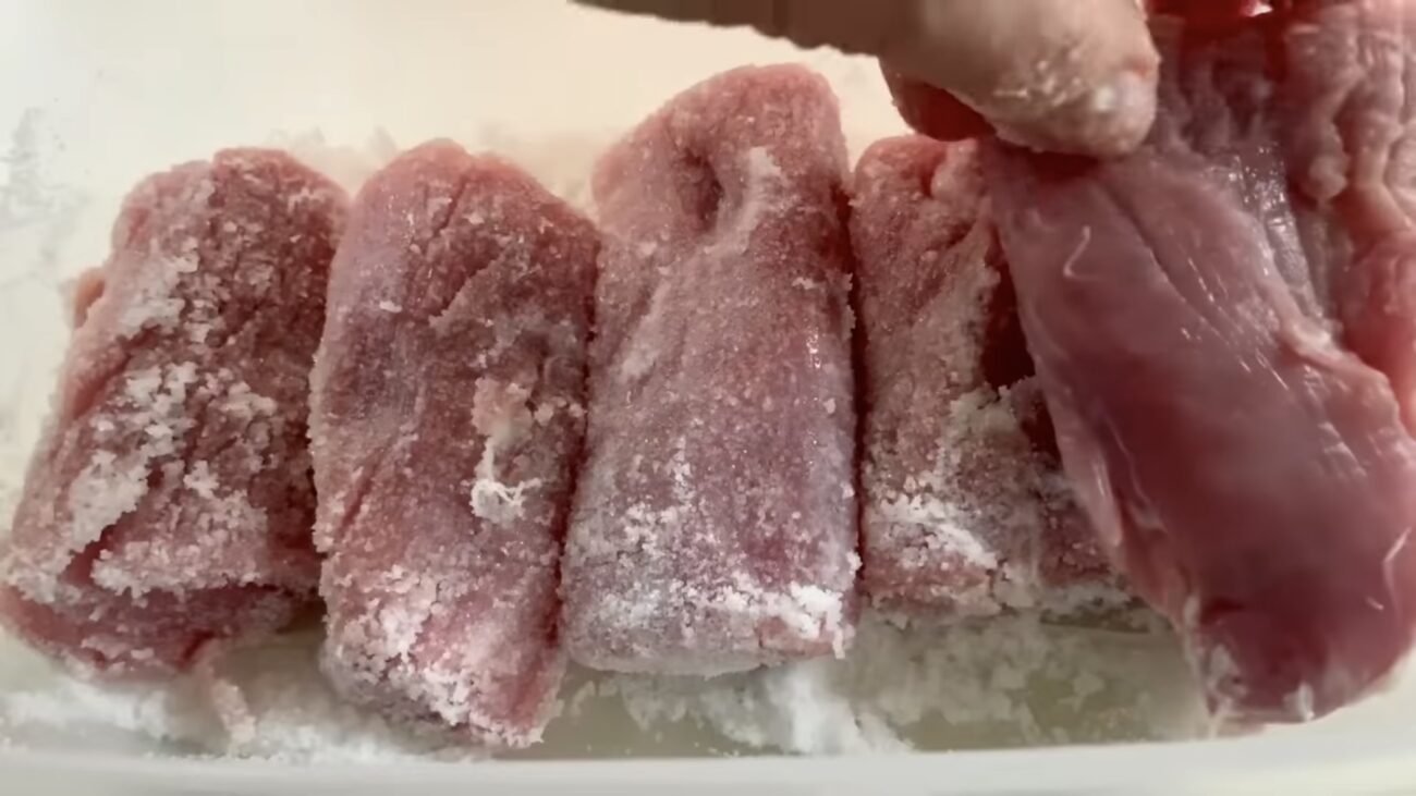 Господині розповіли, як приготувати домашній вʼялений балик за 4 дні 