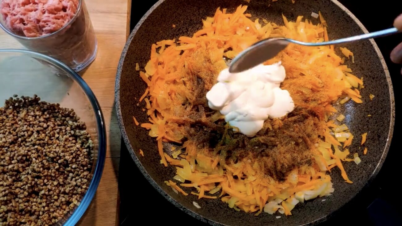 Господині розповіли, як приготуватисмачну вечерю з гречки та фаршу 