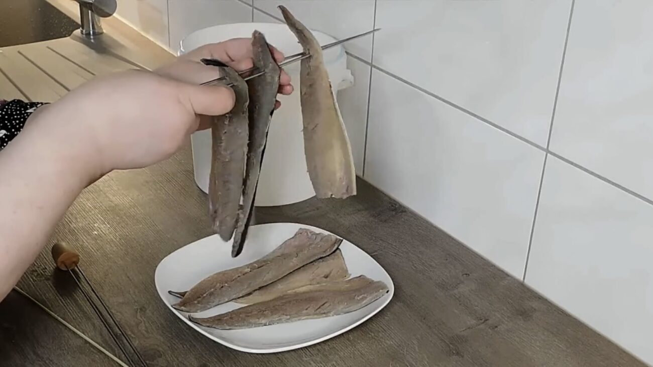 Господині розповіли, як приготувати балик із скумбрії в домашніх умовах 