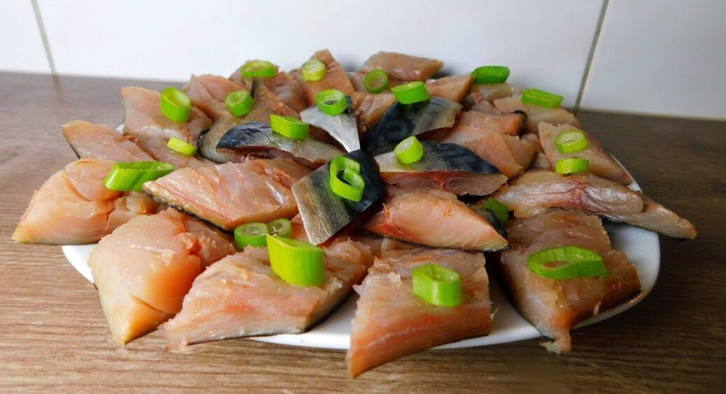 Балик зі скумбрії, який презентабельно виглядає навіть на святковому столі. Делікатес з омега-3 у складі 