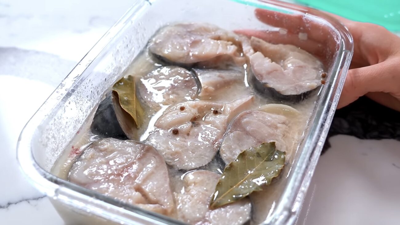 Господині поділилися рецептом смачної малосольної скумбрії Господині поділилися рецептом смачної малосольної скумбрії