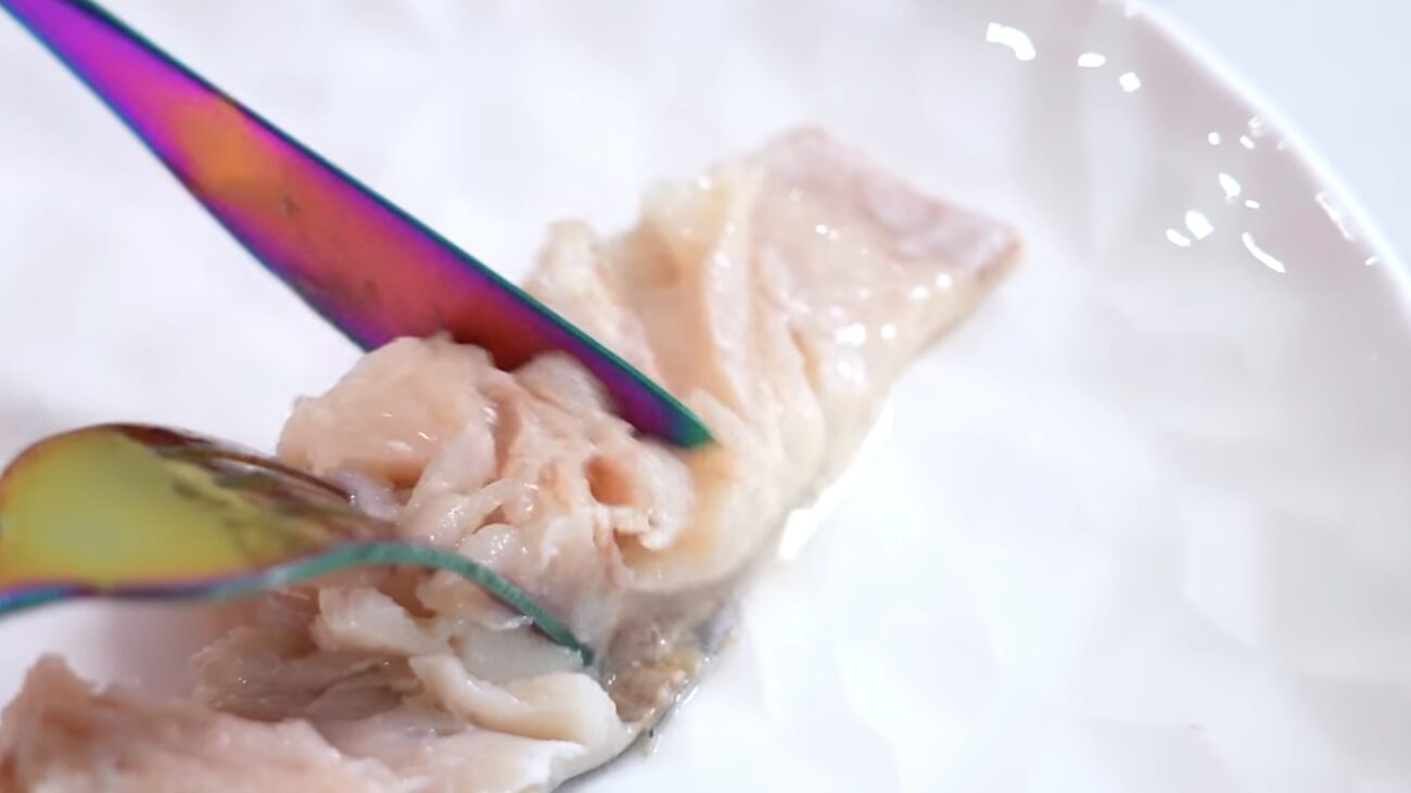 Господині поділилися рецептом смачної малосольної скумбрії Господині поділилися рецептом смачної малосольної скумбрії