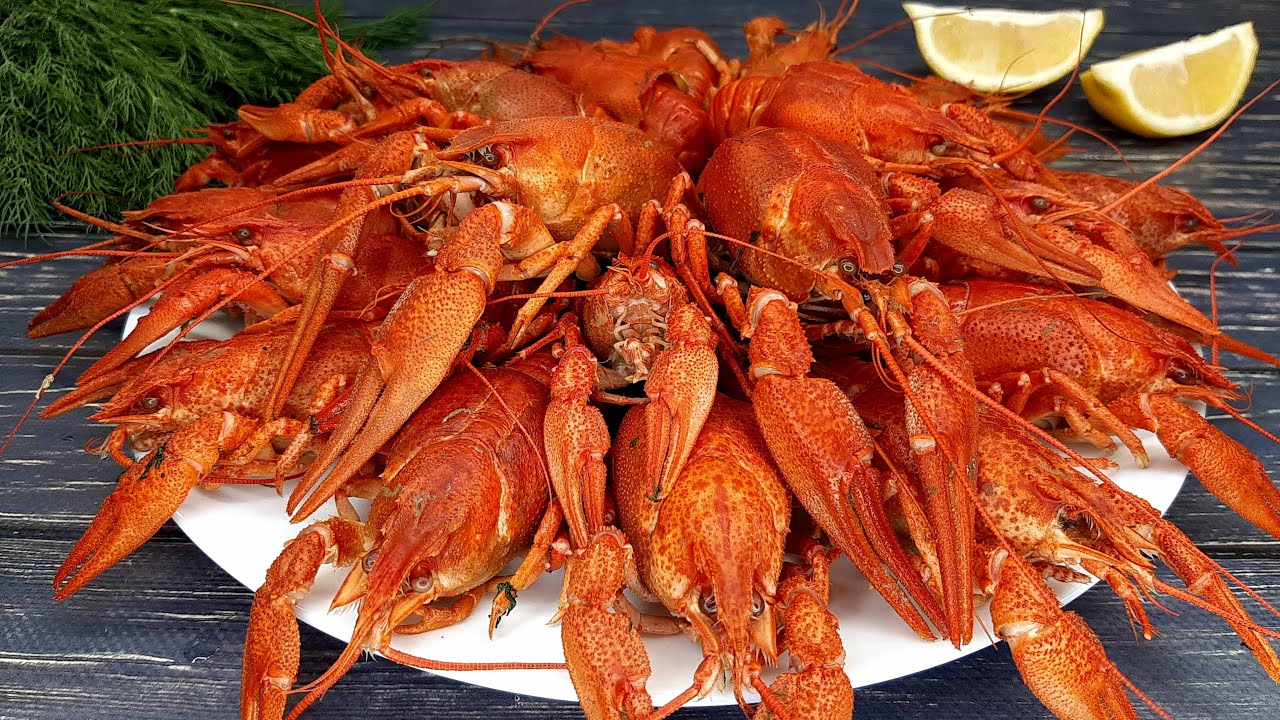 Господині показали рецепт, як варити раків без річного запаху 