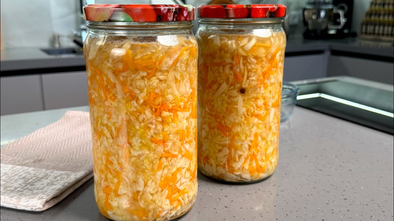 Господині поділилися рецептом квашеної капусти, яка готується за 3 дні