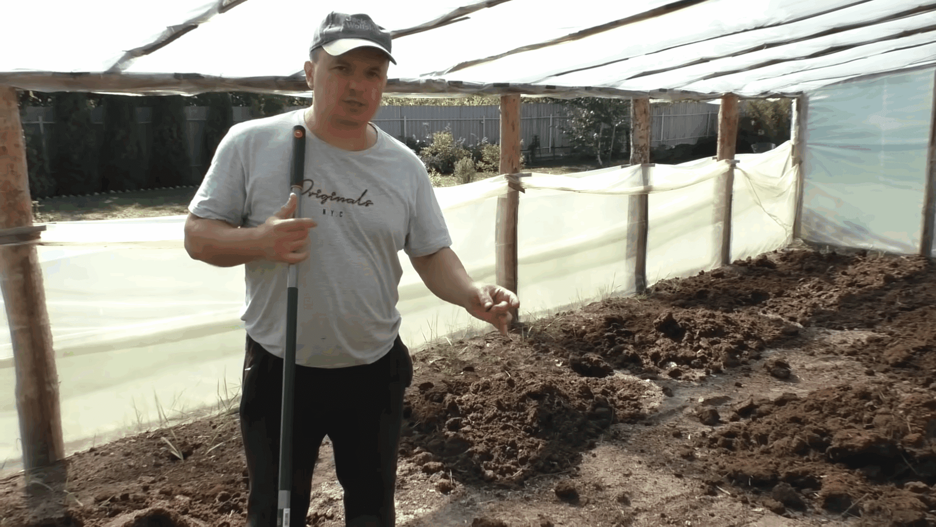 Експерти розповіли про осіннє внесення органіки в ґрунт 