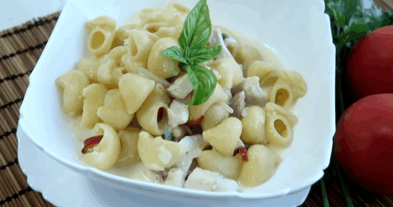 Експерти розповіли, як приготувати макарони з куркою в соусі