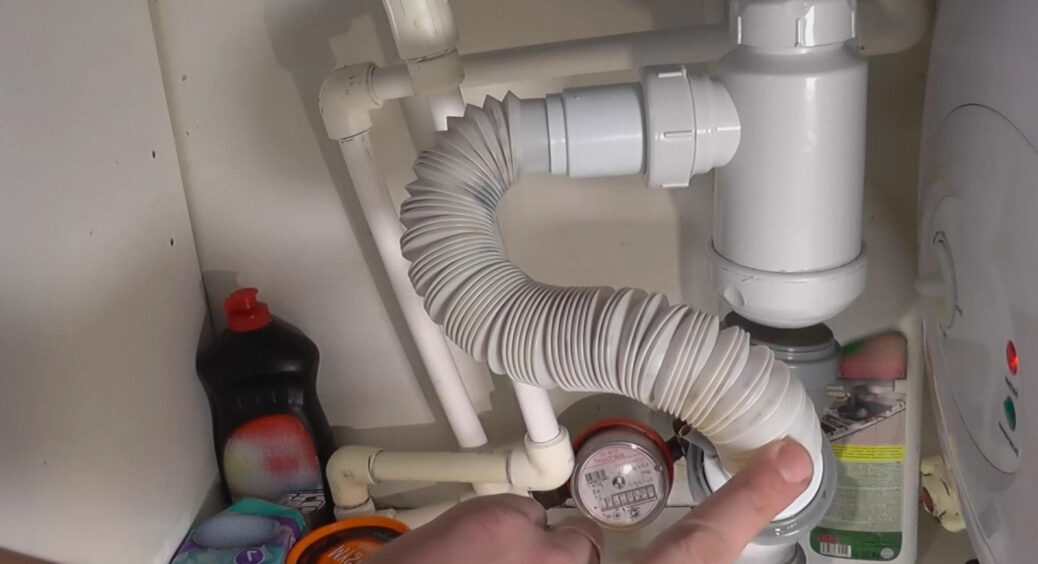 Кум-сантехнік навчив робити це на ніч: 2 ложки сухої гірчиці в коліно раковини – жир і засмічення щезають 