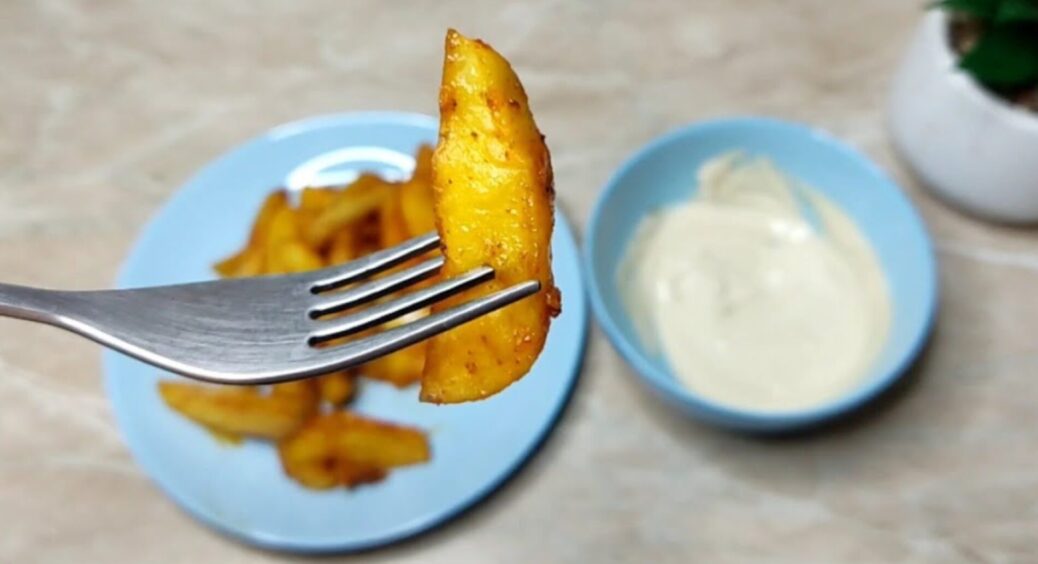 Роблю картоплю по-селянськи за 15 хвилин — мені навіть не потрібна духовка: лайфхак на мільйон, коли часу 0 