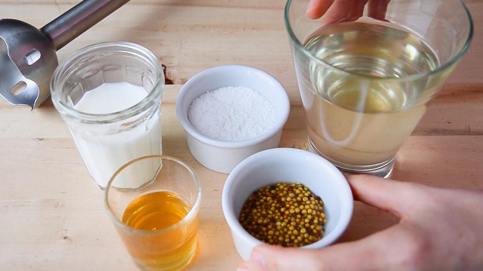 Господині поділилися 3 рецептами домашнього майонезу