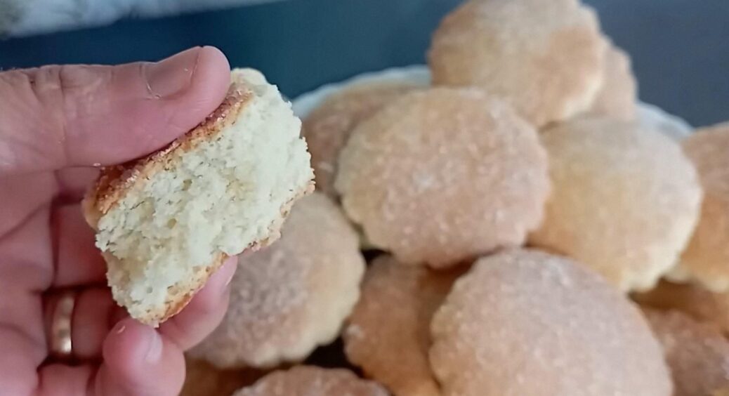 Мама навчила класти в тісто “золотий інгредієнт”: коржики виходять пухкіші за хмаринки – це 100 зі 100 