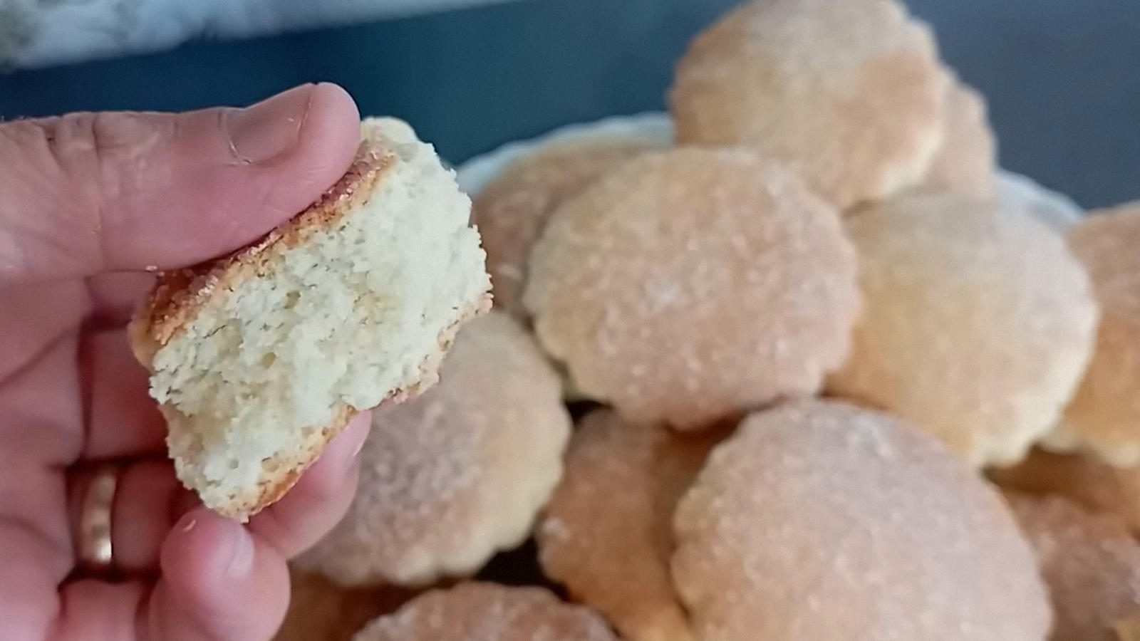 Кулінари назвали секретний інгредієнт для пухких і ніжних коржиків