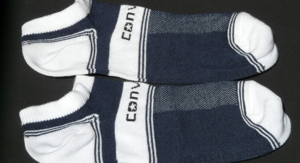 Поклав у погребі шкарпетку “із сюрпризом” – і гризуни втекли мерзнути на вулиці: 1 метод від мишей і щурів 