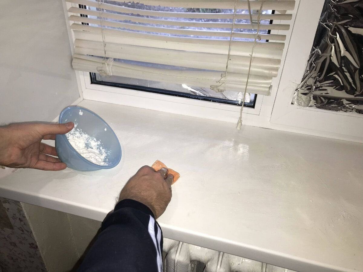 Експерти розповіли, як очистити підвіконня від плям за допомогою простого і доступного лайфхаку