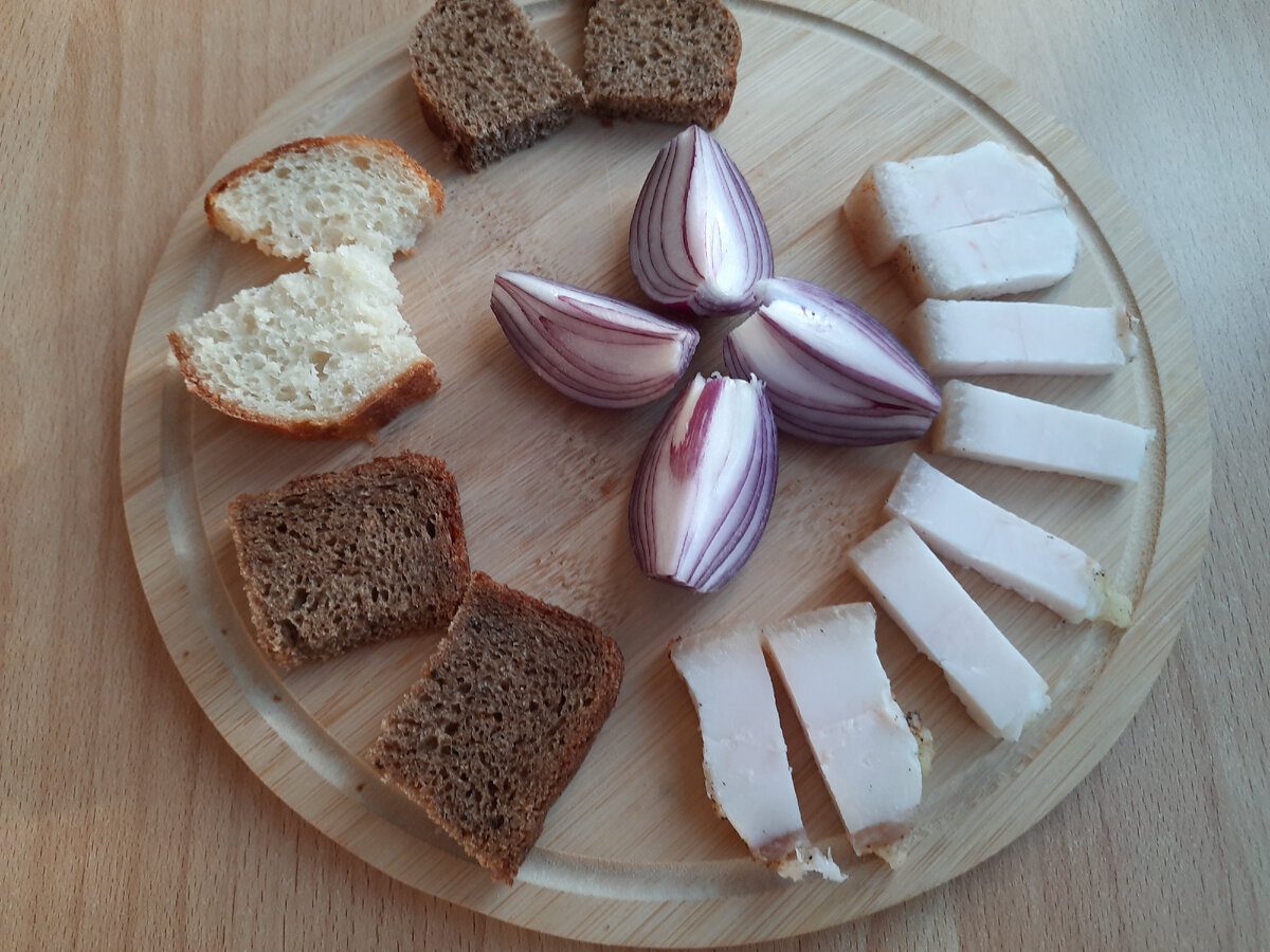 Кулінари розповіли, як приготувати смачне солоне сало в домашніх умовах без клопоту та витрат