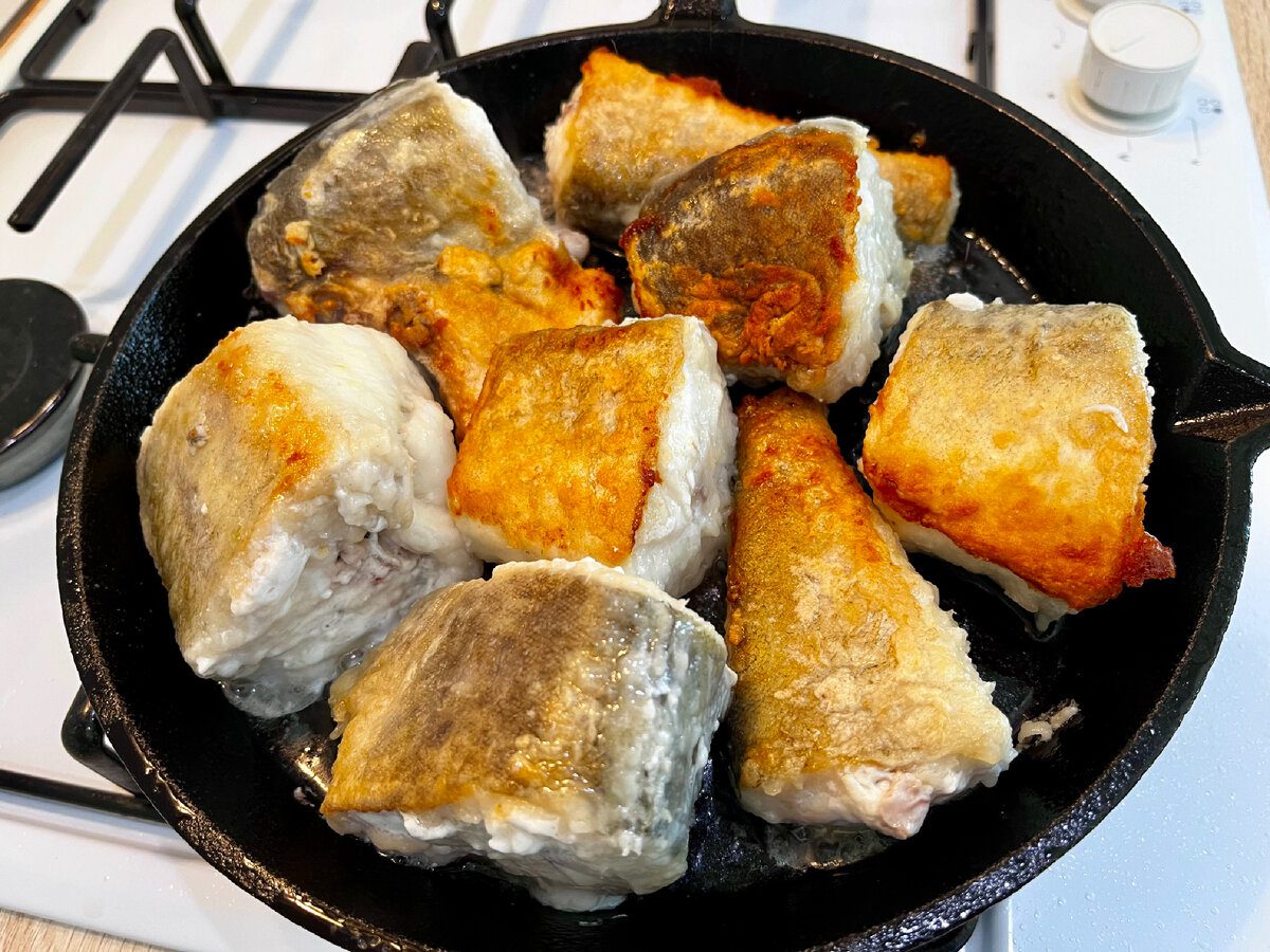 Експерти розповіли, як правильно готувати рибу, аби на кухні не було неприємного аромату