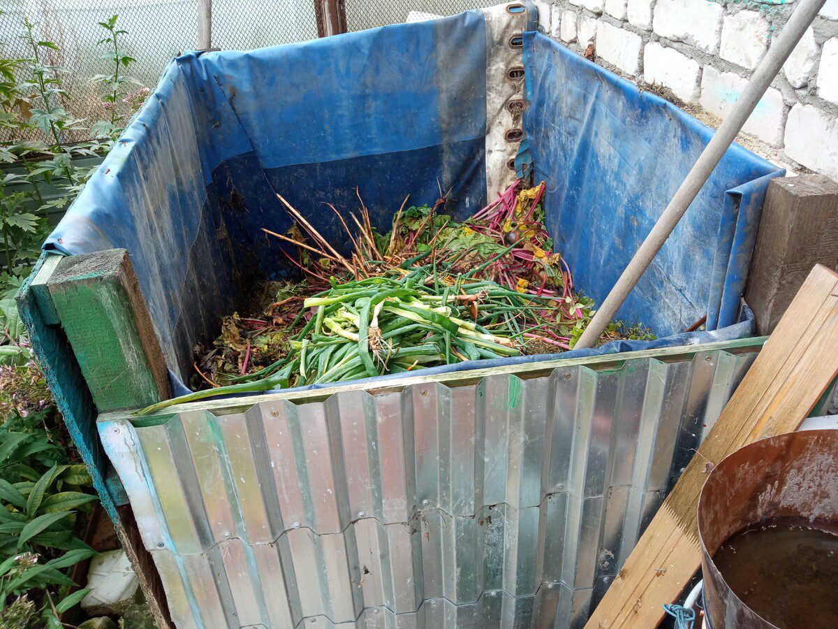 Городники розповіли, що зробити з компостом, щоб він не замерз узимку