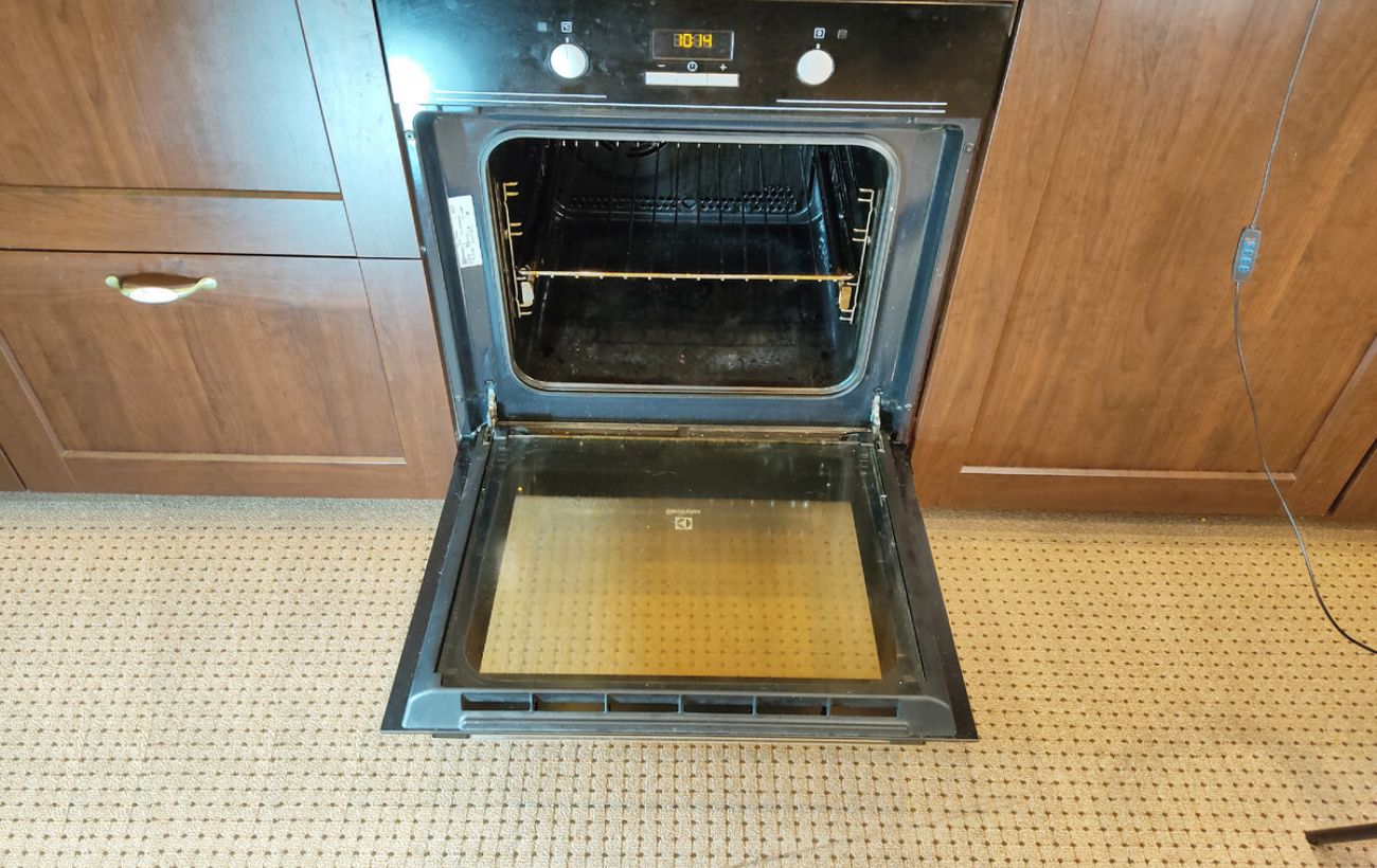 Як очистити духовку від жирного нальоту