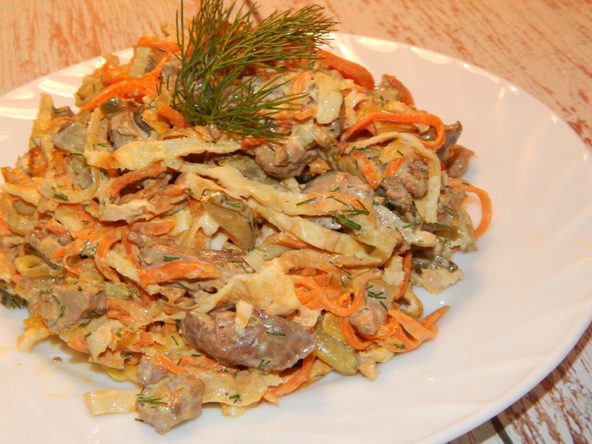 Кулінари розповіли, як приготувати смачний печінковий салат до святкового столу – рецепт