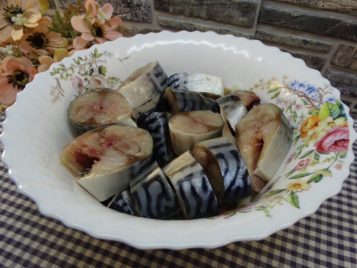 Експерти розповіли, як приготувати смачну рибу в томатному маринаді за лічені хвилини