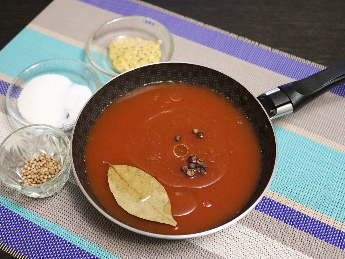 Експерти розповіли, як приготувати смачну рибу в томатному маринаді за лічені хвилини