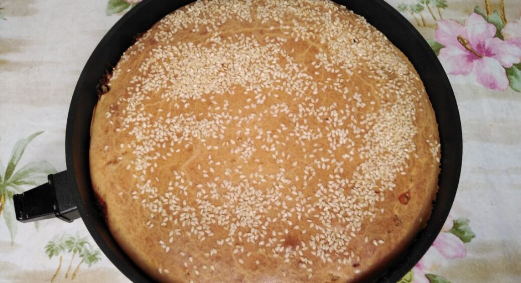 Роблю на сніданок пиріг “Смакотун” за 15 хвилин: духовку не вмикаю – весь процес відбувається на сковорідці 