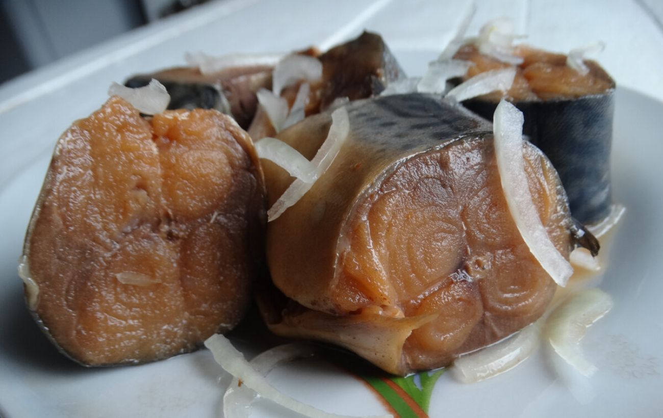 Як приготувати мариновану скумбрію в томатному соусі