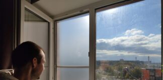 Експерти назвали найкращий матеріал від протягів для побитих вікон