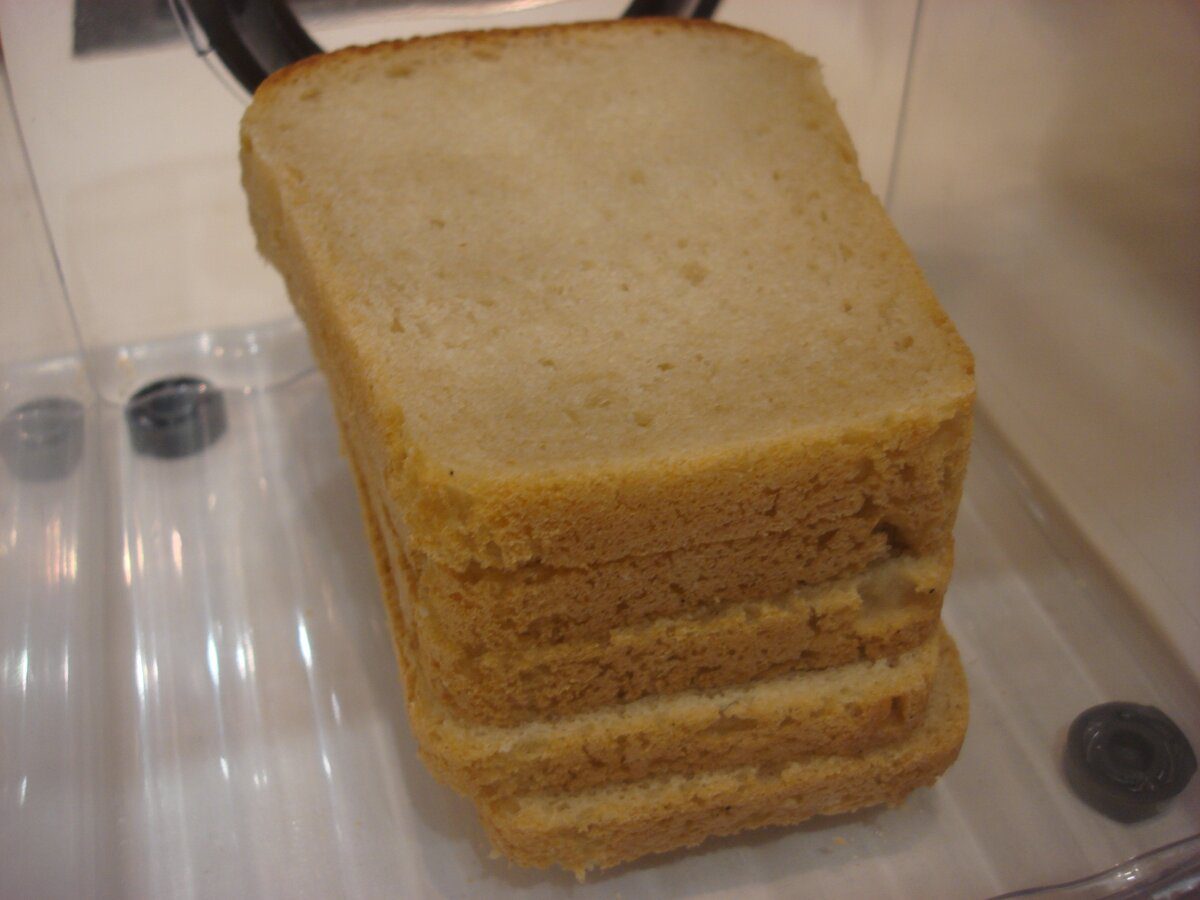 Експерти пояснили, як зберігати хліб без псування довго, але не використовувати хлібницю