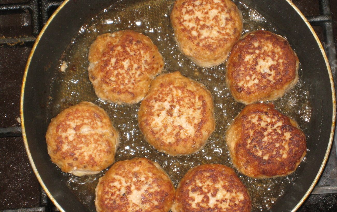 Кулінари розповіли, на чому краще смажити курячі котлети