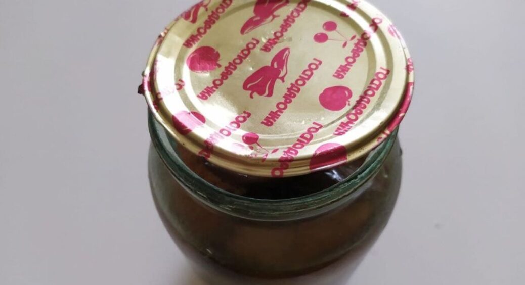 Не магія, а “культовий” лайфхак: відкриваю банки без відкривачки за 10 секунд – навіть чоловік здивувався 