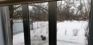 Господині пояснили, як прибрати конденсат з вікон 