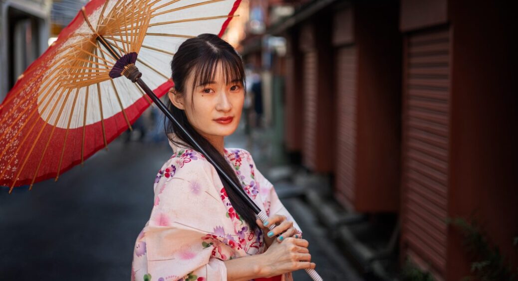 Японці провітрюють кімнату щоранку – і цвілі не бачать роками: 10 звичок, яким варто повчитися у них 