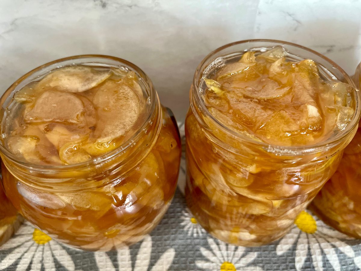 Експерти розповіли, як приготувати смачне фруктове варення без варіння в каструлі