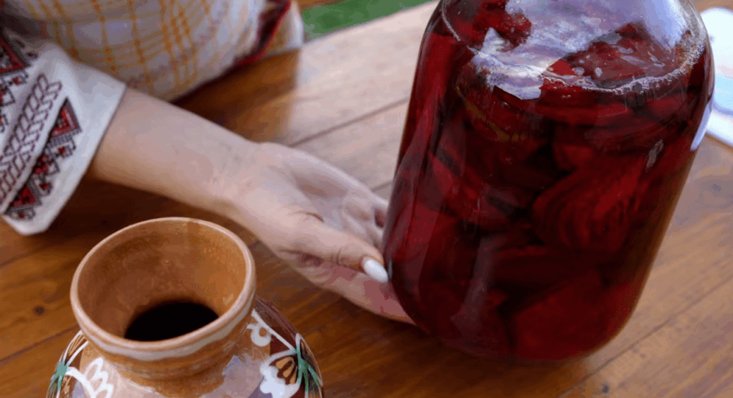 1 буряк “бродить” 3 дні – і маю квас на всю зиму: газований, смачний, а кишківник каже “дякую” щодня 