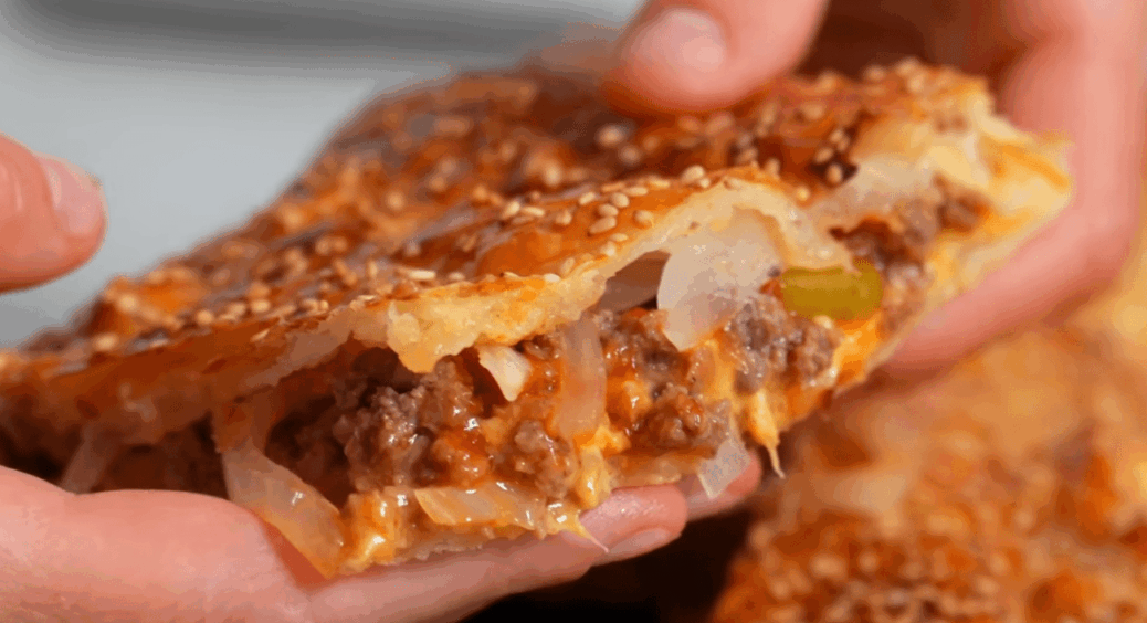 Не встигла спектися 2 порція, як від 1 і слід пропав: пиріг-чизбургер — відкриття мого цьогорічного сезону 