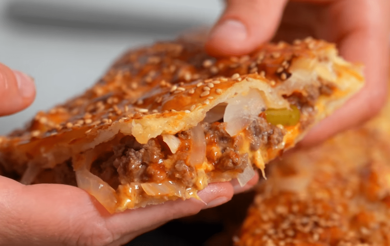 Кулінари поділилися рецептом домашнього пирога-чизбургера