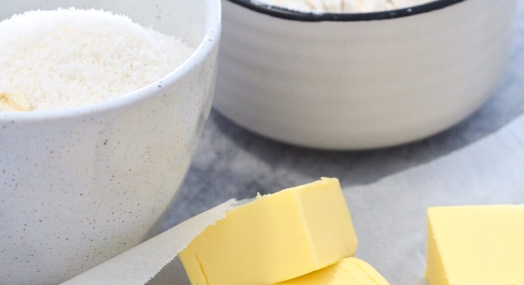 Кожна 2-га пачка вершкового масла — підробка: як самостійно перевірити продукт на якість без лабораторії 