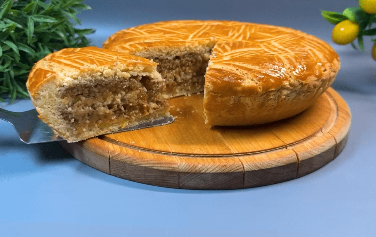 Кондитери поділились секретом приготування  горіхового торта з варенням