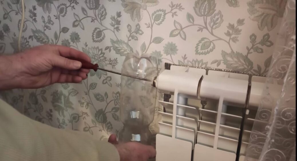 Як тільки вночі заморозки, свекруха вішає на батарею 1 пляшку: я була вражена ефектом. І повторила теж 