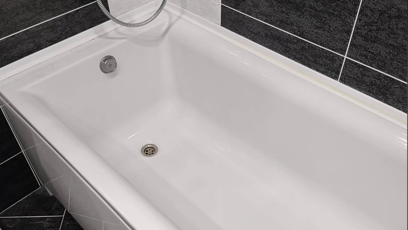 Покоївки поділилися методом, який допоможе легко очистити стару емальовану ванну
