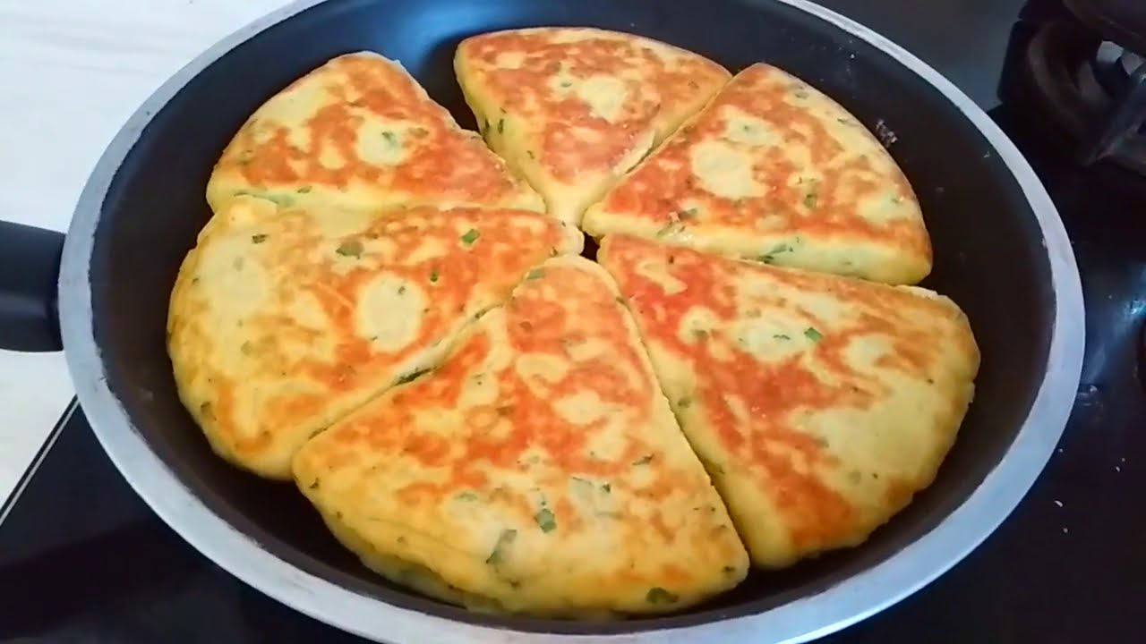 Кулінари розповіли, як приготувати смачні картопляні коржики з капустою за 10 хв