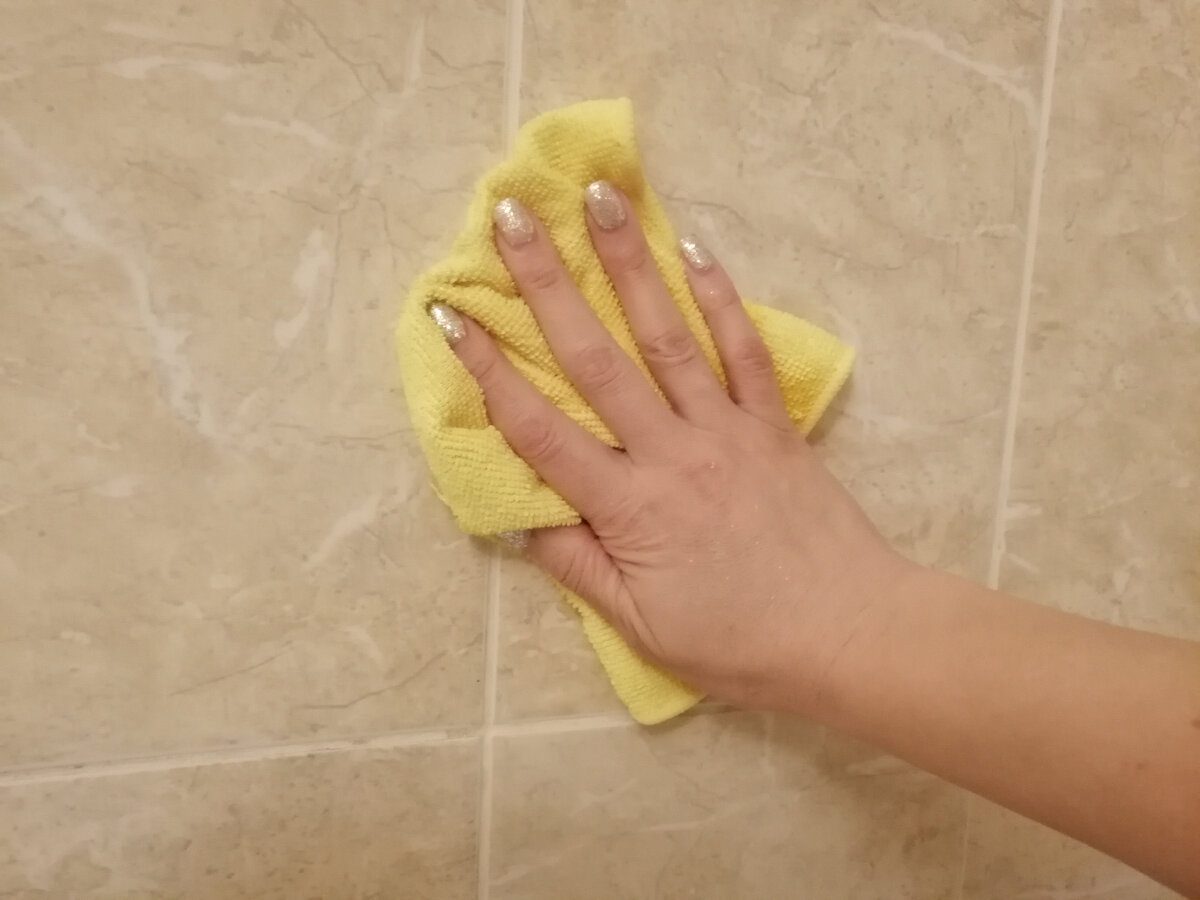 Господині розповіли, як вимити плитку до блиску без хімії