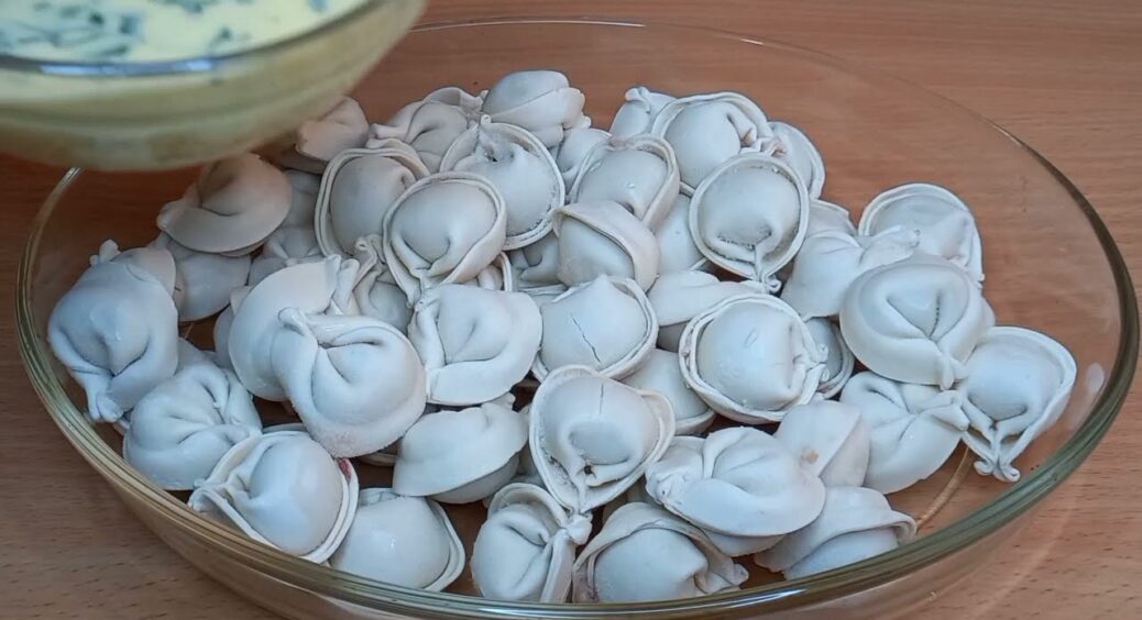 180 пельменів за 1 вечір – і морозилка забита на місяць: це чудо-тісто не рветься навіть у невмілих руках 